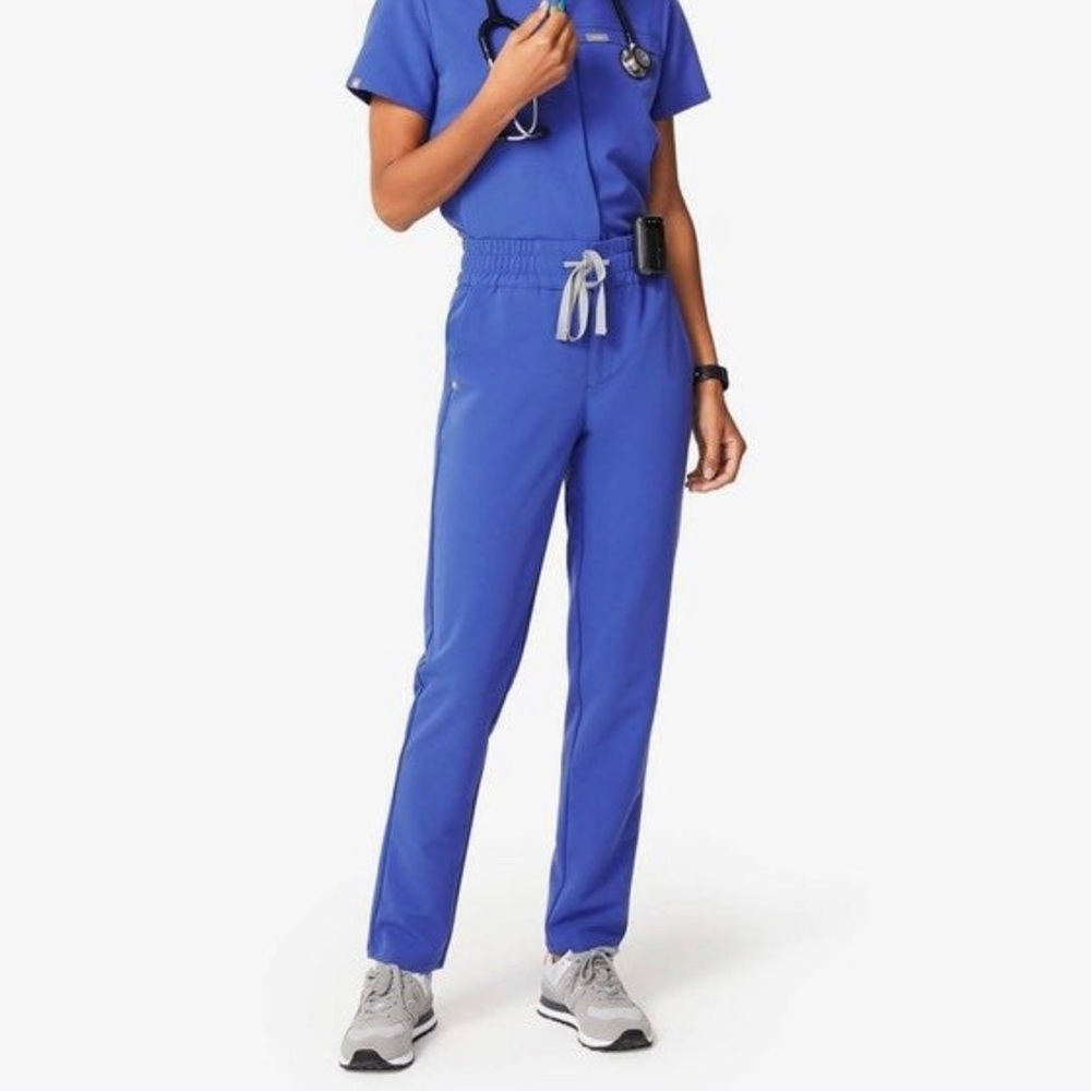 Like new denim colored figs in xl